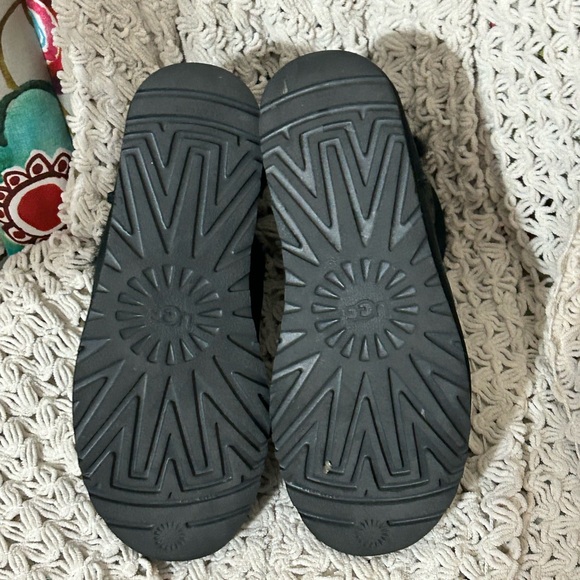 UGG mini bailey button II boots size 9 black suede - Picture 7 of 8